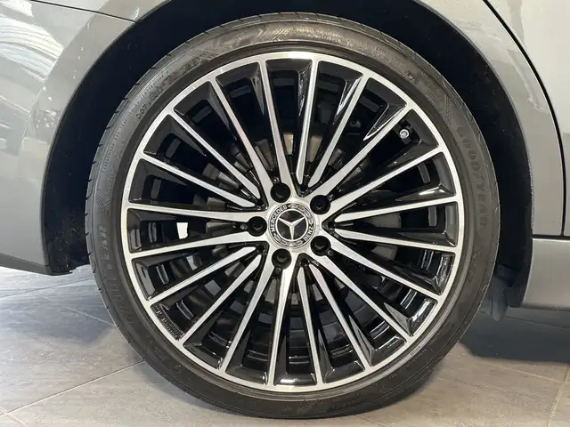 Mercedes-Benz C-Class view 3