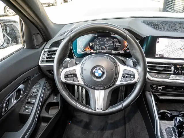 BMW 3 Series view 10