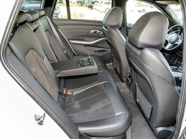 BMW 3 Series view 16
