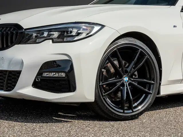 BMW 3 Series view 20