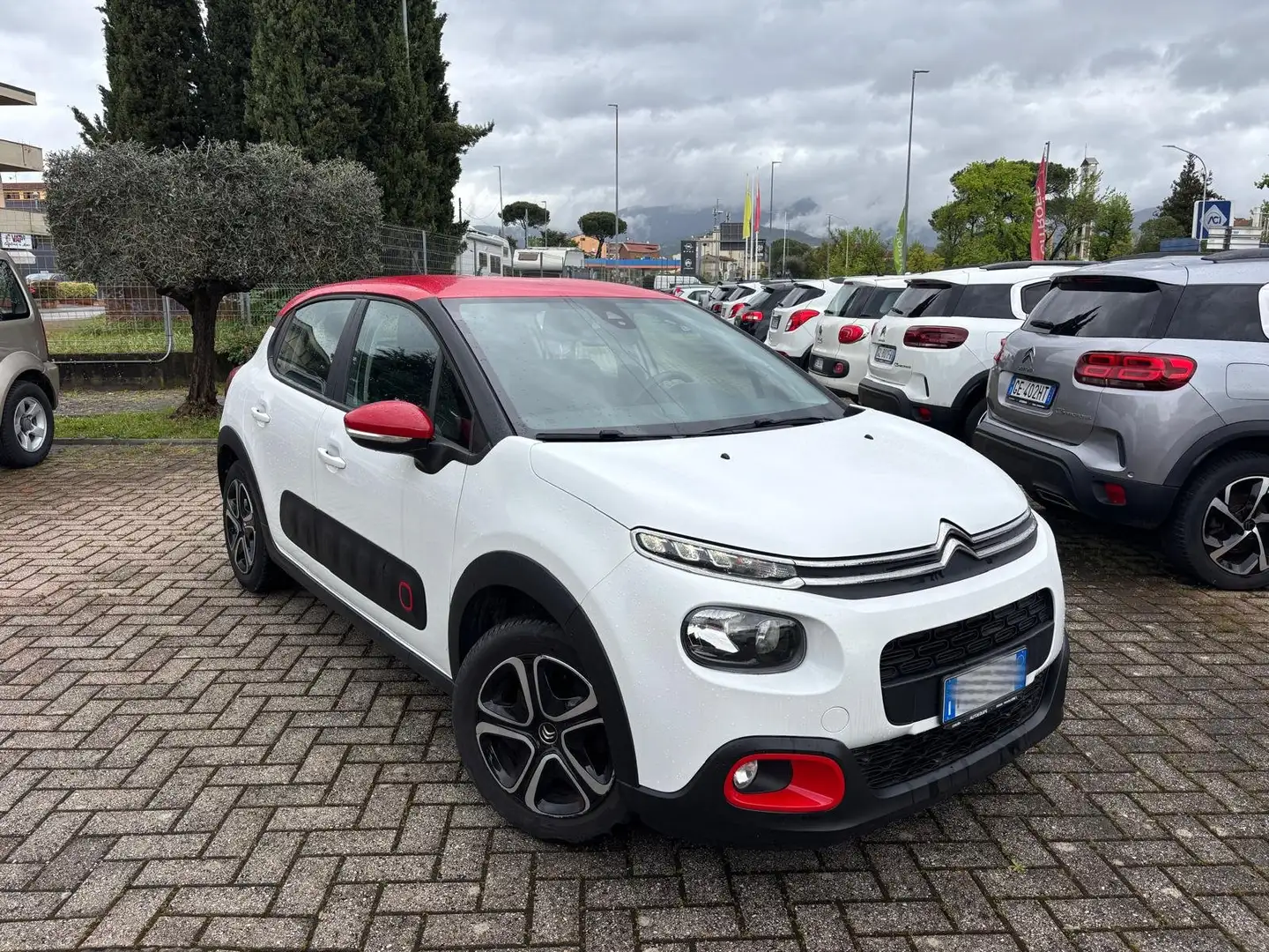 Citroen C3 C3 1.2 puretech Feel 82cv neopatentati Weiß - 1