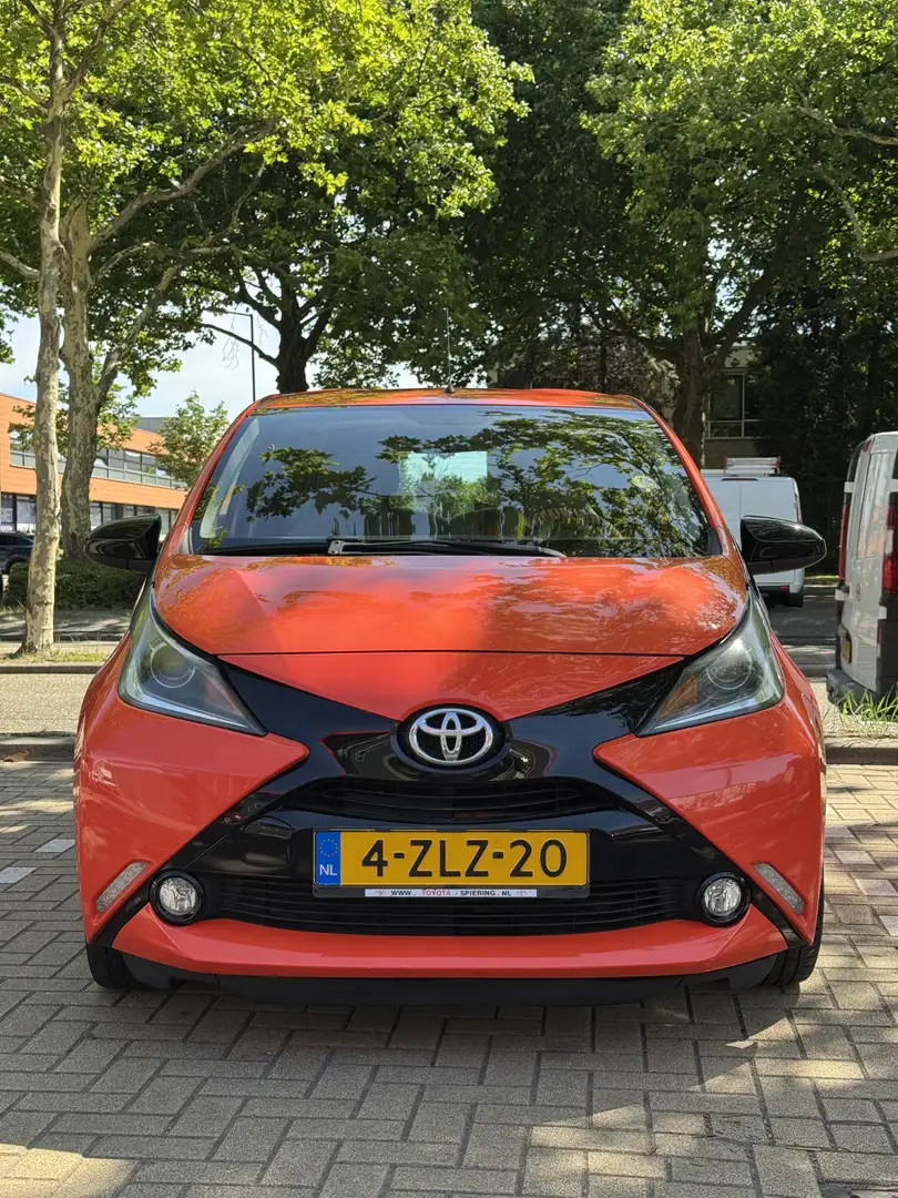 Toyota Aygo 1.0 VVT-i x-cite Oranje - 1