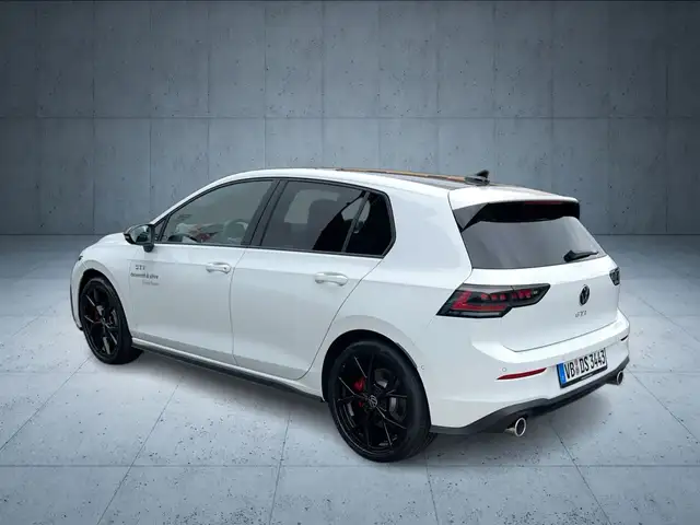 Volkswagen Golf view 3