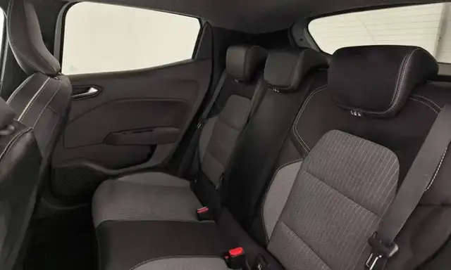 Renault Clio view 15