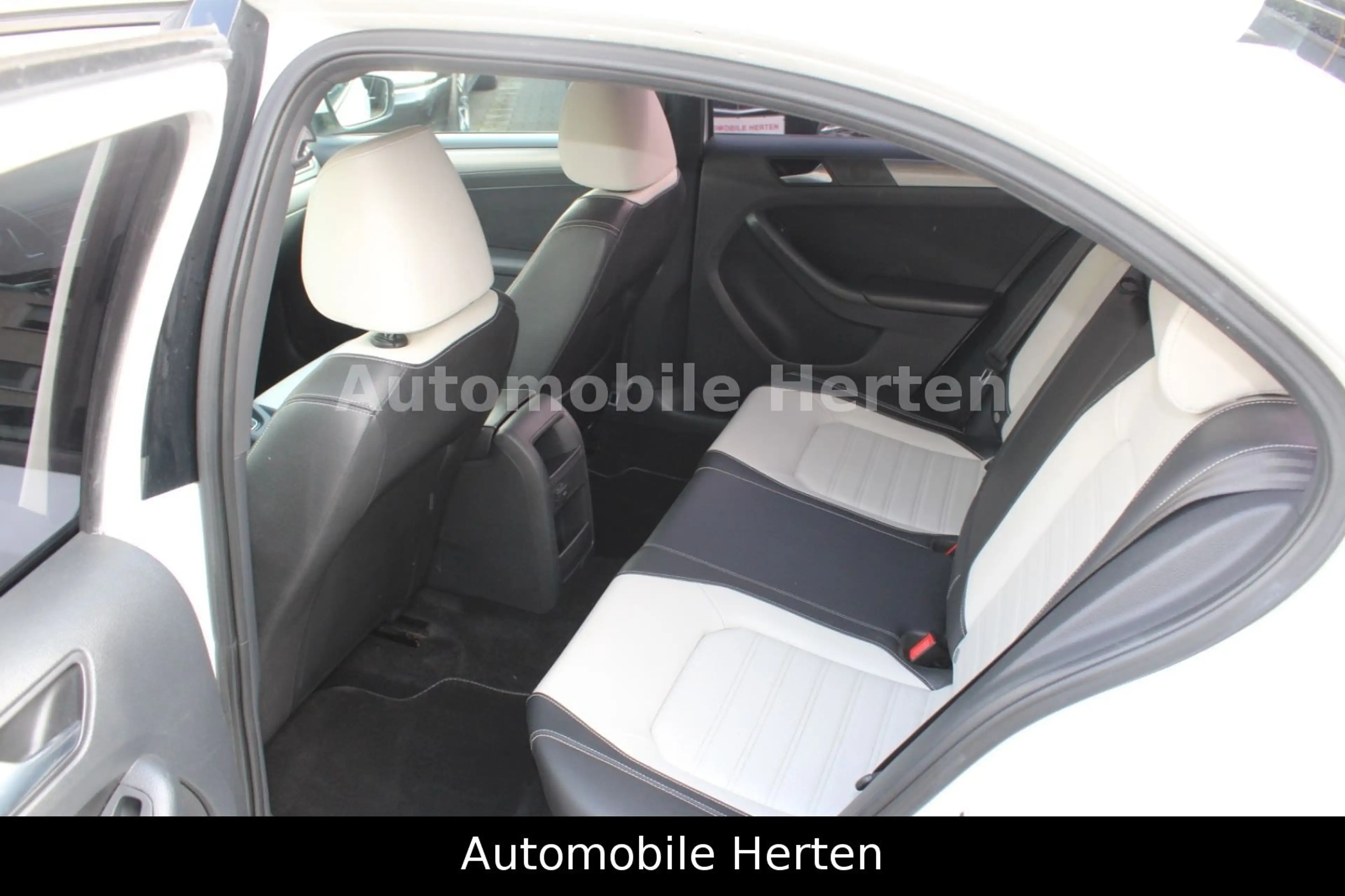 Volkswagen Jetta 1.8 TSI*LEDER*NAVI*DSG*ALU*TOP! — photo 13