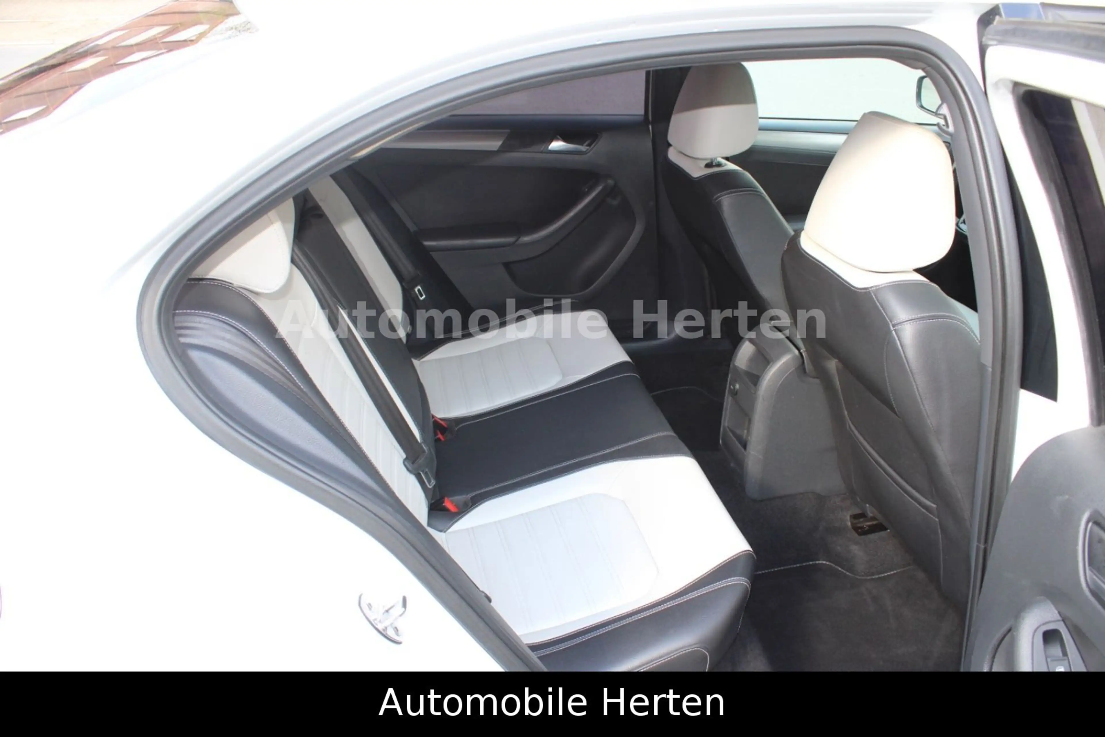 Volkswagen Jetta 1.8 TSI*LEDER*NAVI*DSG*ALU*TOP! — photo 10