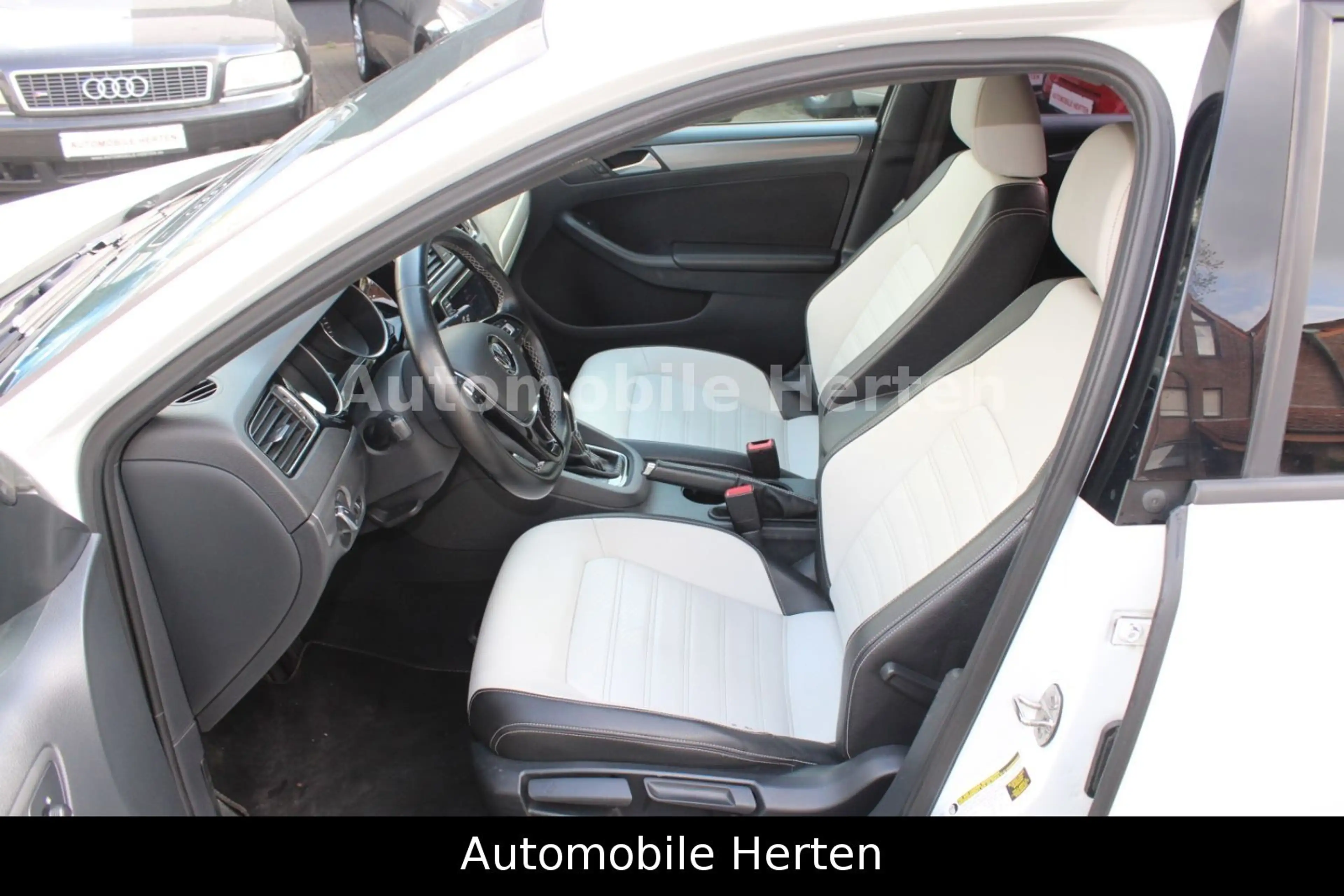 Volkswagen Jetta 1.8 TSI*LEDER*NAVI*DSG*ALU*TOP! — photo 12