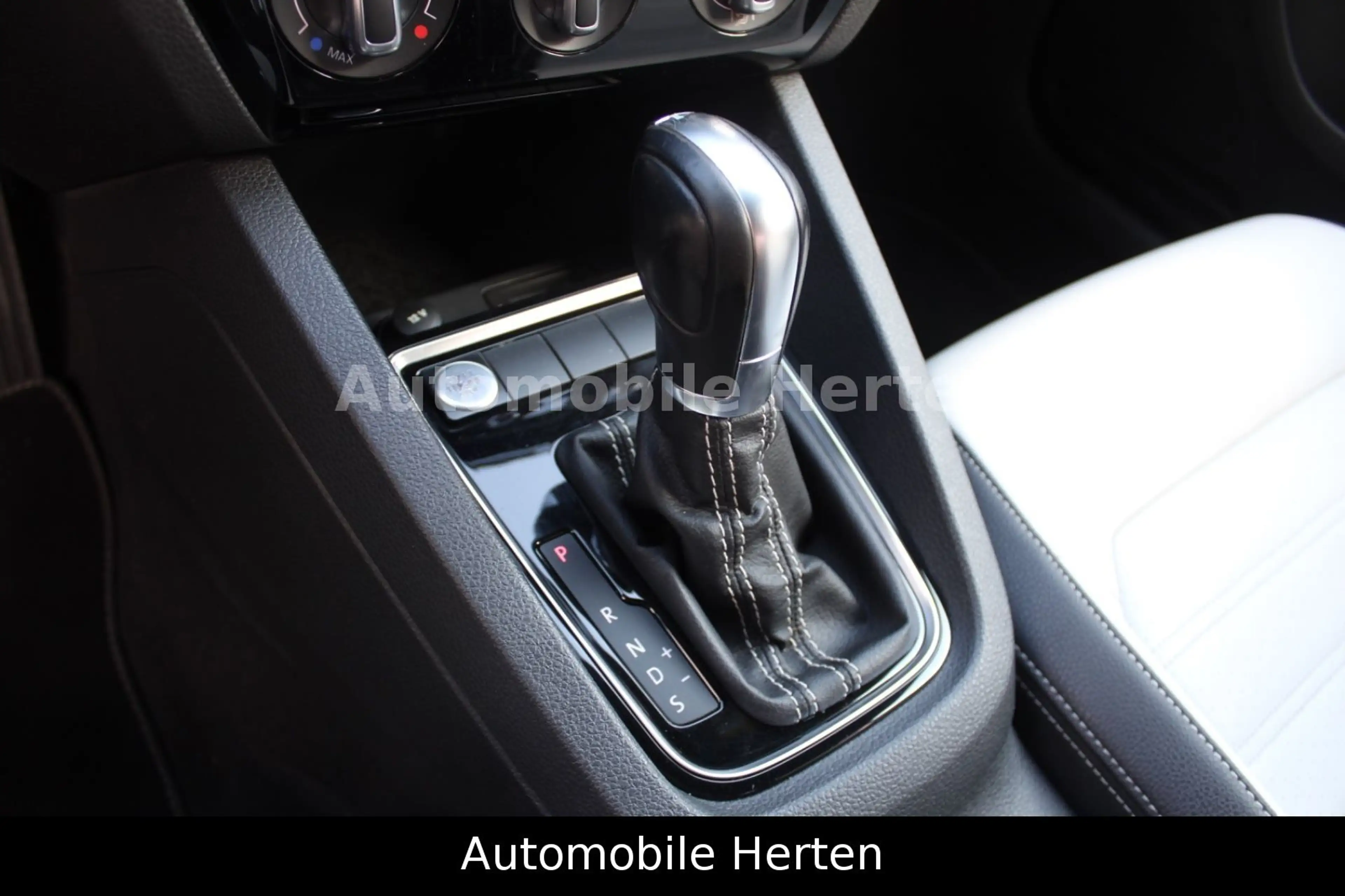 Volkswagen Jetta 1.8 TSI*LEDER*NAVI*DSG*ALU*TOP! — photo 15