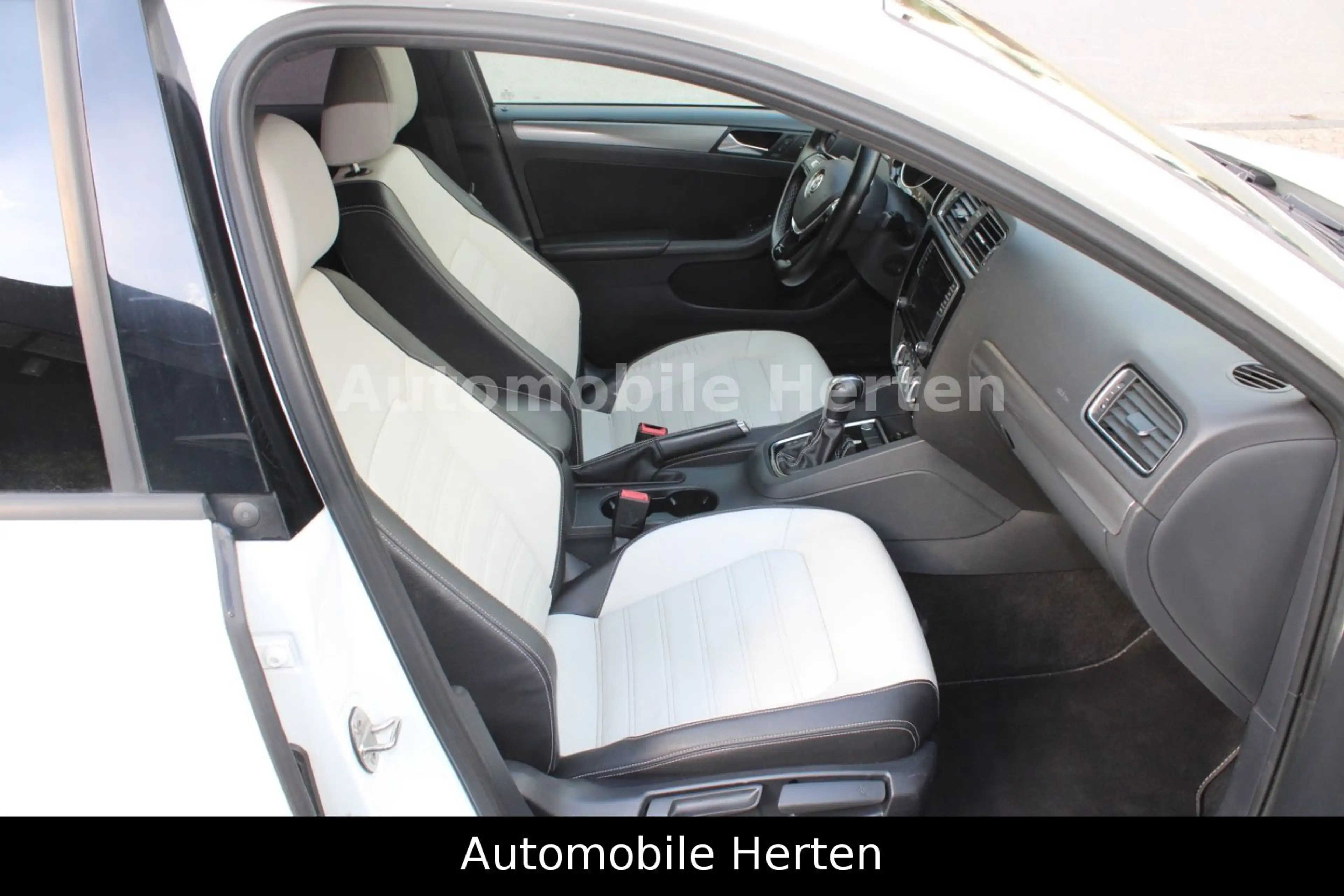 Volkswagen Jetta 1.8 TSI*LEDER*NAVI*DSG*ALU*TOP! — photo 9