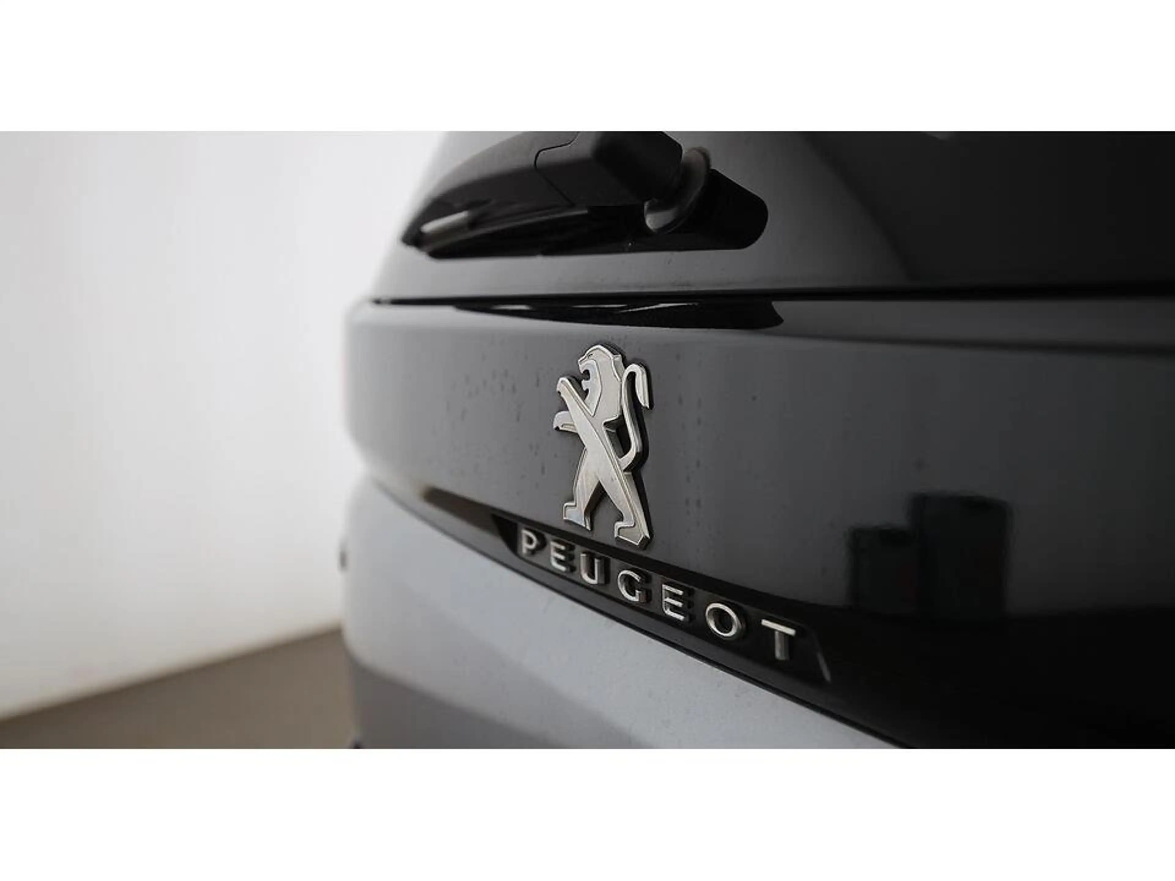 Peugeot 5008 1.5 BlueHDi 130 Allure Aut LED 7-SITZER NAVI — photo 8
