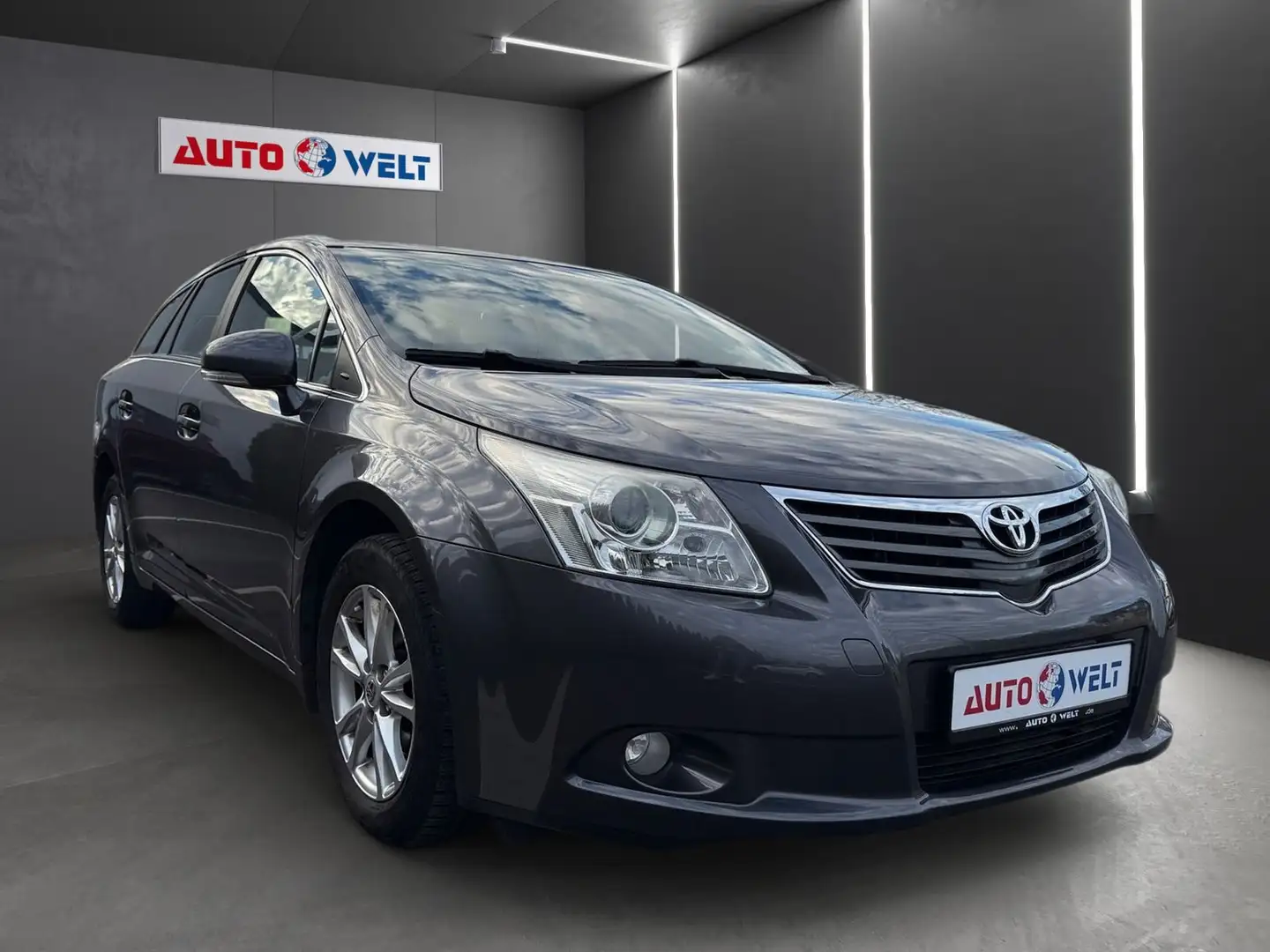 Toyota Avensis Kombi 1.8 Edition Klimaaut. Kamera Tempo Grijs - 2