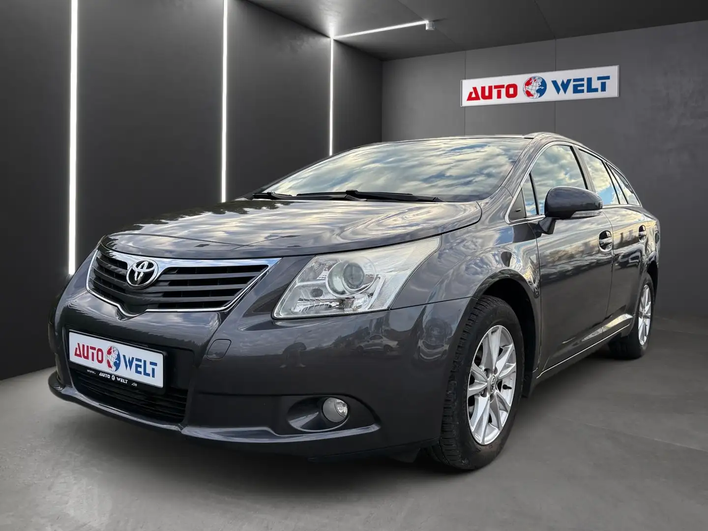 Toyota Avensis Kombi 1.8 Edition Klimaaut. Kamera Tempo Grijs - 1
