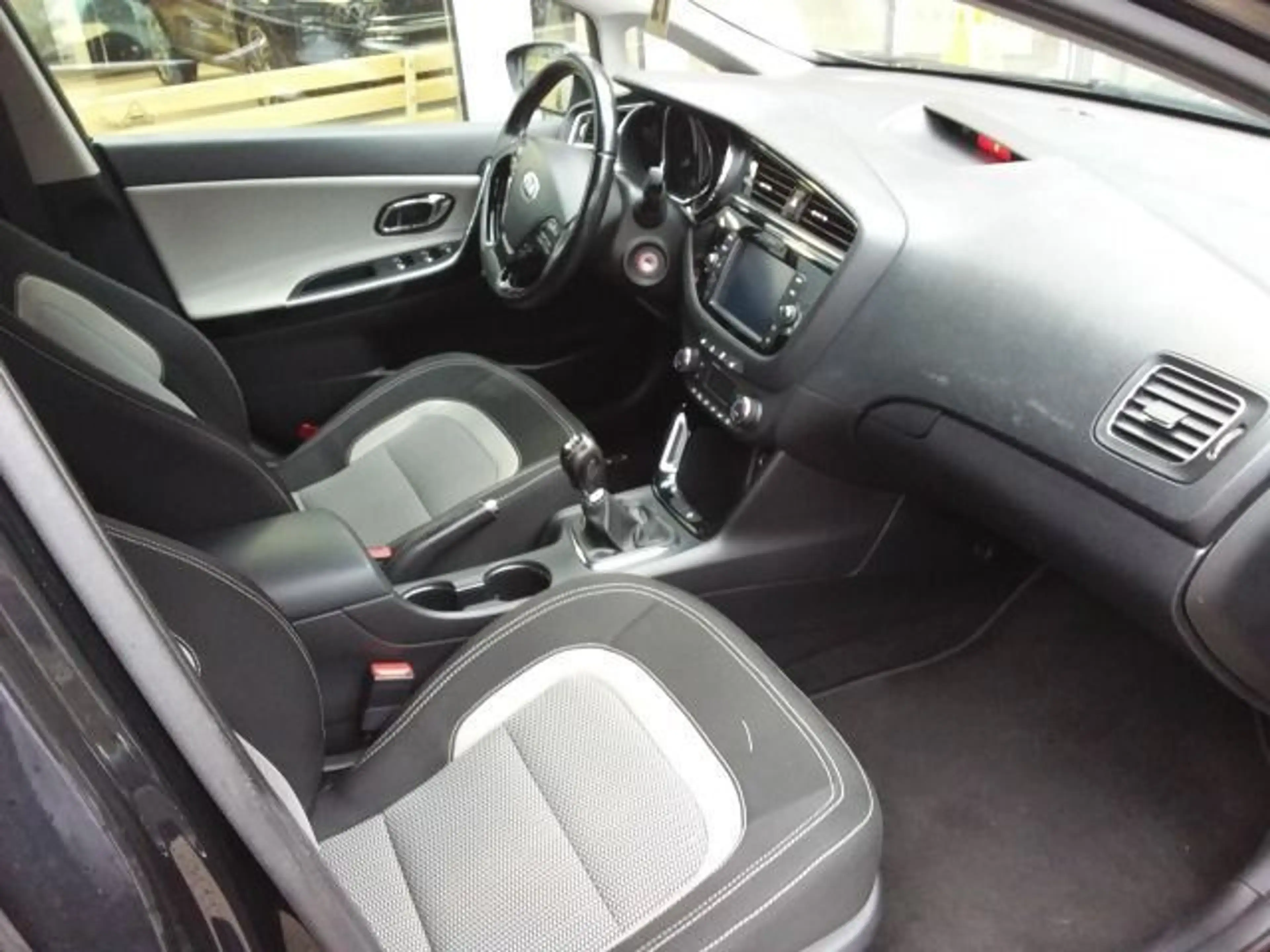 Kia Ceed / cee'd 1.6 CRDi Dream Team Sportswagon — photo 11