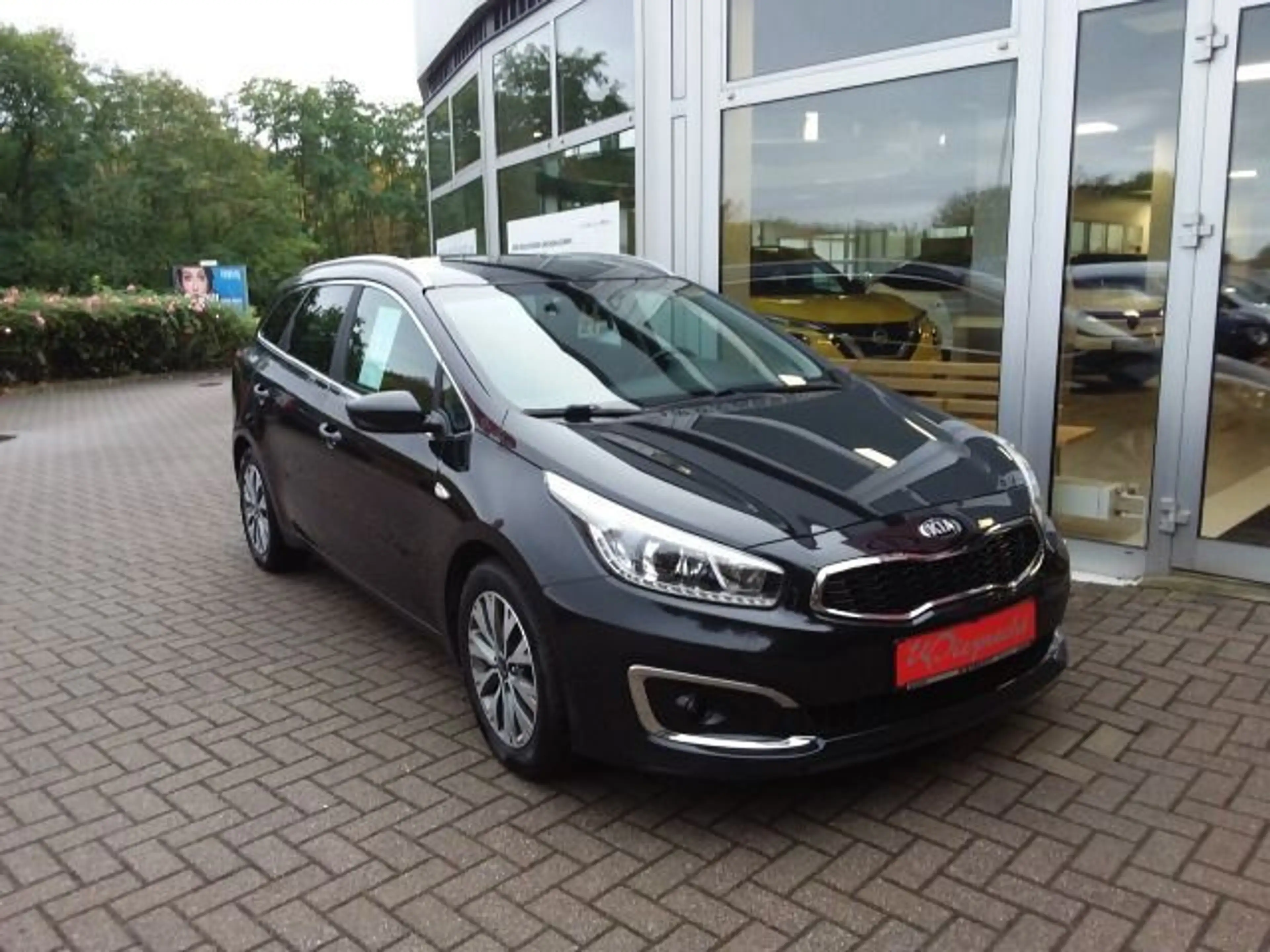 Kia Ceed / cee'd 1.6 CRDi Dream Team Sportswagon — photo 4