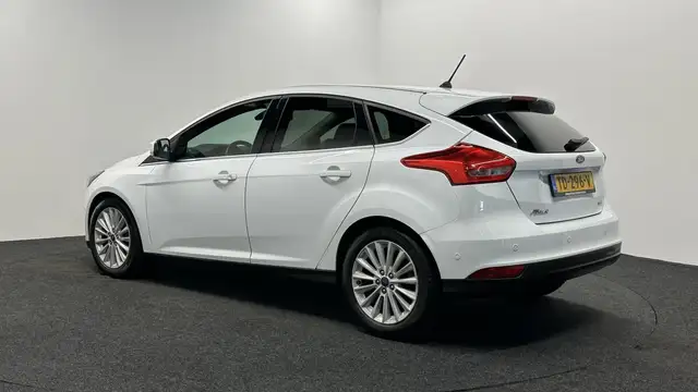 Ford Focus view 4