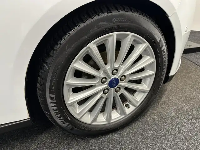 Ford Focus view 10