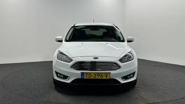 Ford Focus view 6