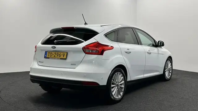 Ford Focus view 5