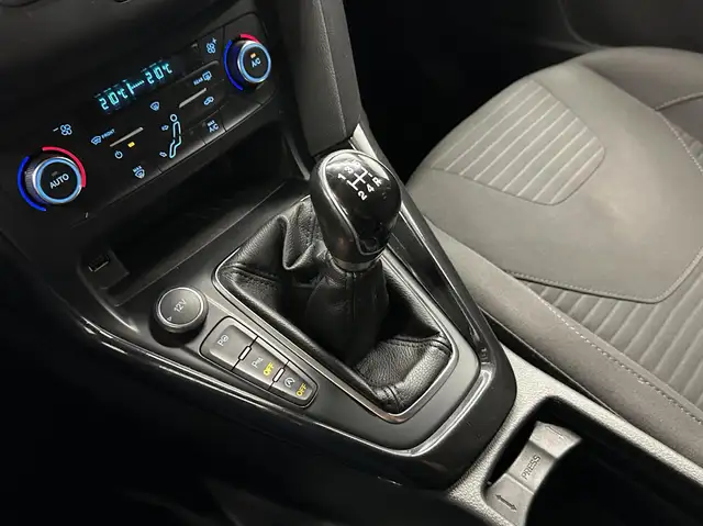 Ford Focus view 29