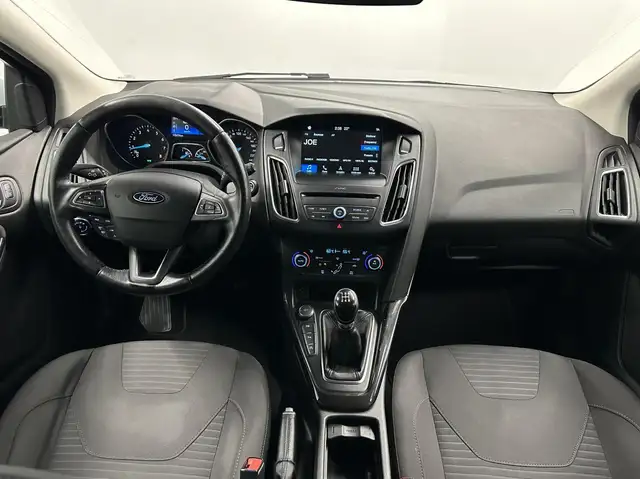 Ford Focus view 2