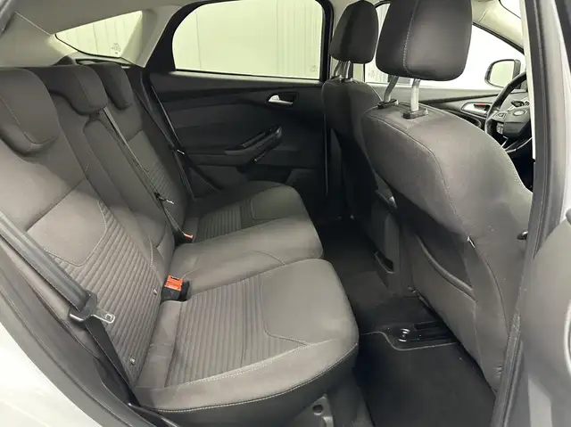 Ford Focus view 13