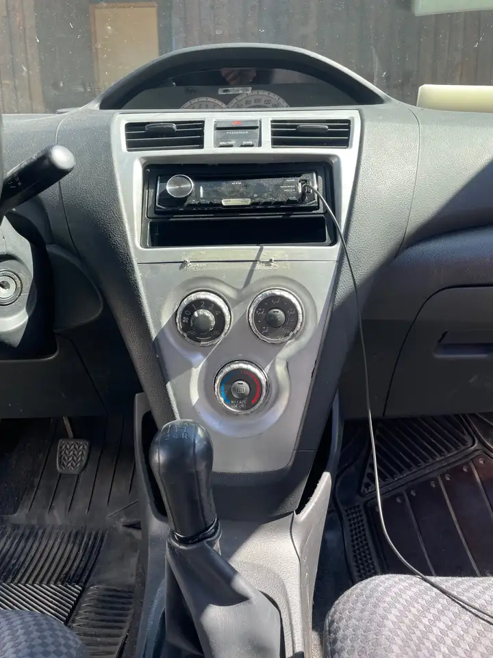 Toyota Yaris снимка Toyota Yaris