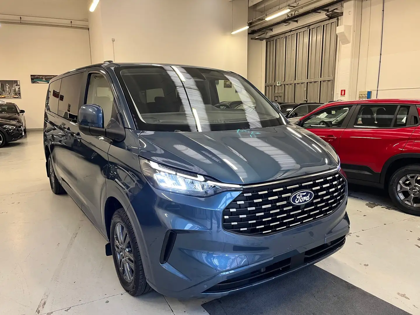 Ford Tourneo Custom 320 2.0 EcoBlue 136CV aut. PL Titanium 8 Posti Azul - 1