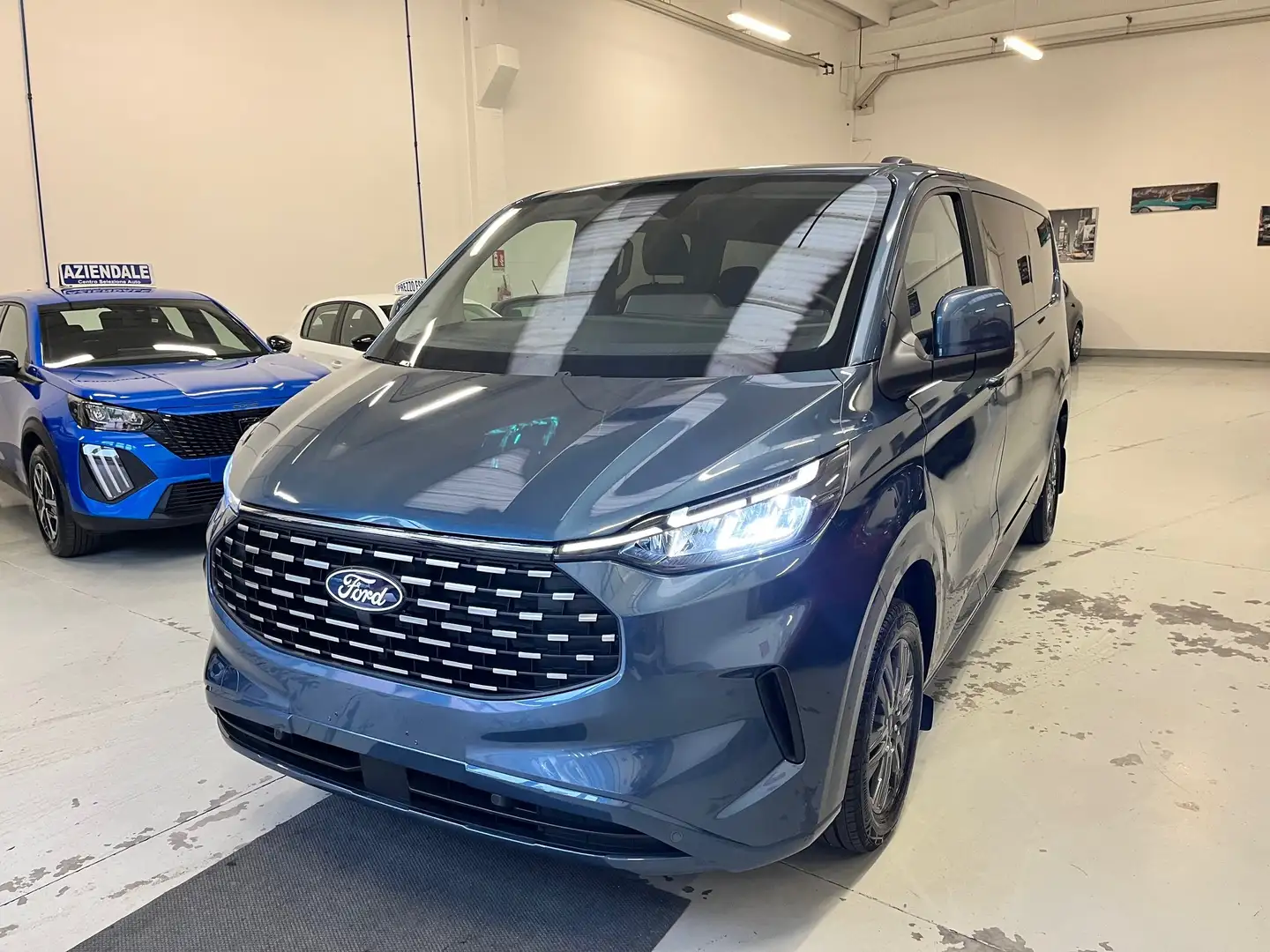 Ford Tourneo Custom 320 2.0 EcoBlue 136CV aut. PL Titanium 8 Posti Azul - 2