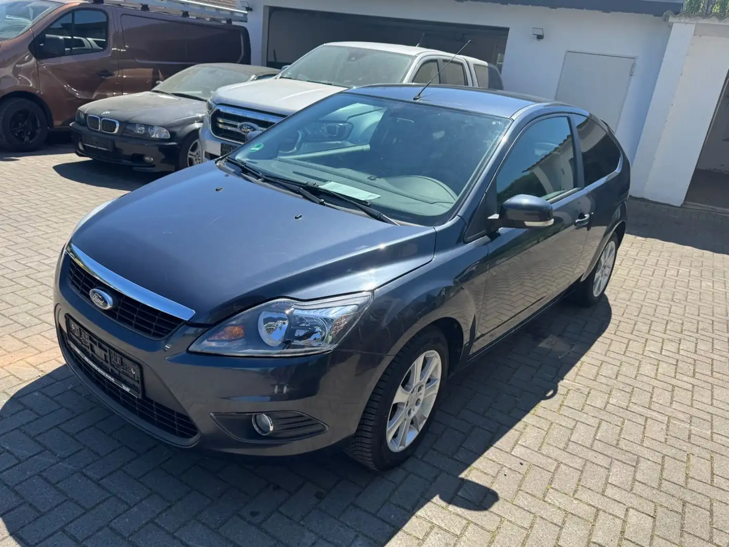 Ford Focus Lim. Style + Tüv Neu Klima Grau - 1