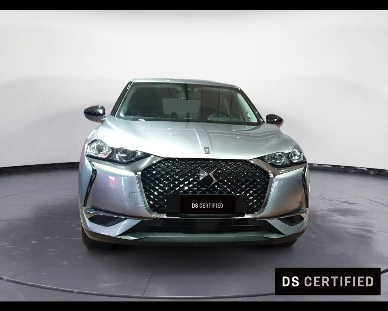 DS Automobiles DS 3 Crossback BlueHDi 100 So Chic Gris - 2