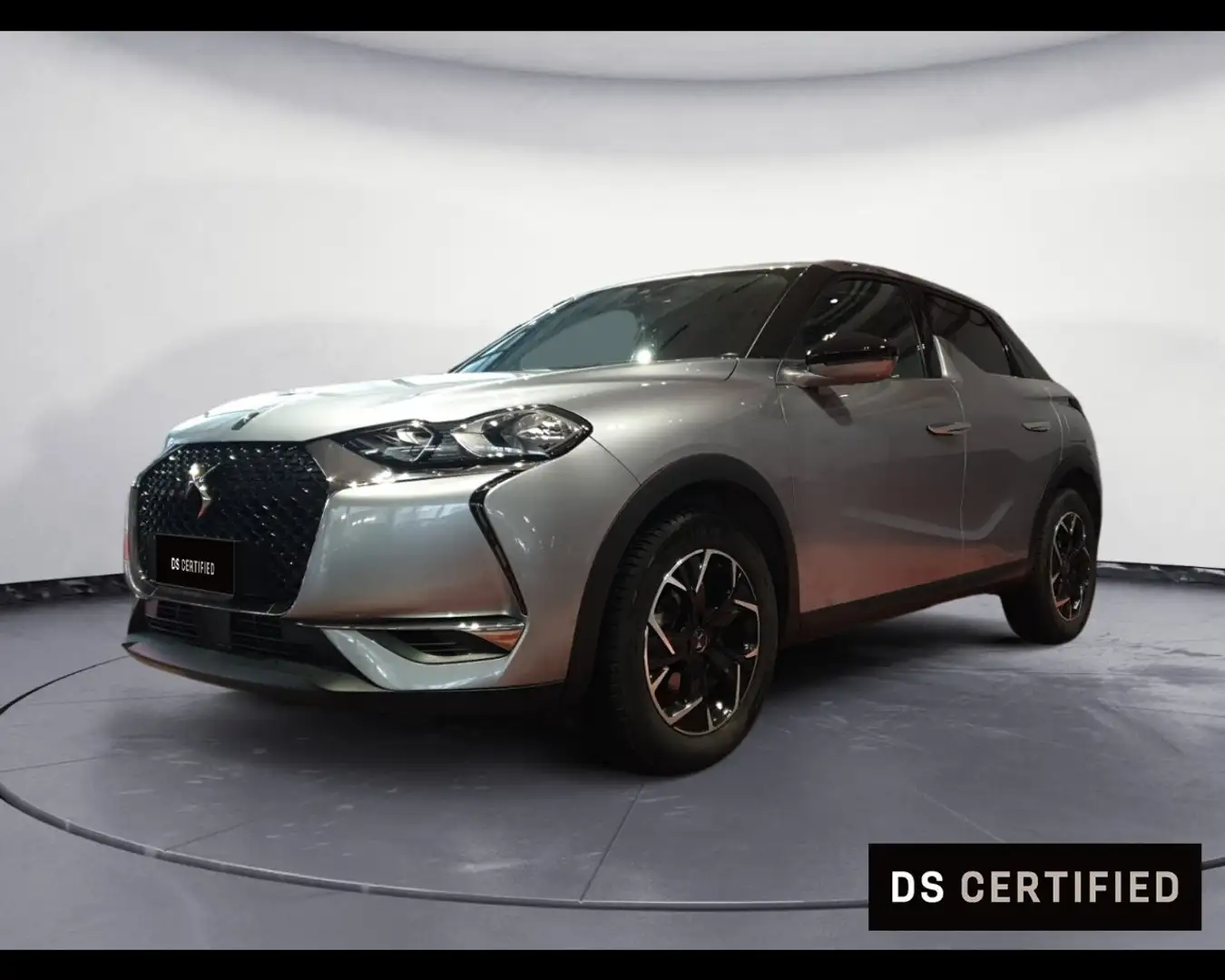 DS Automobiles DS 3 Crossback BlueHDi 100 So Chic Gris - 1
