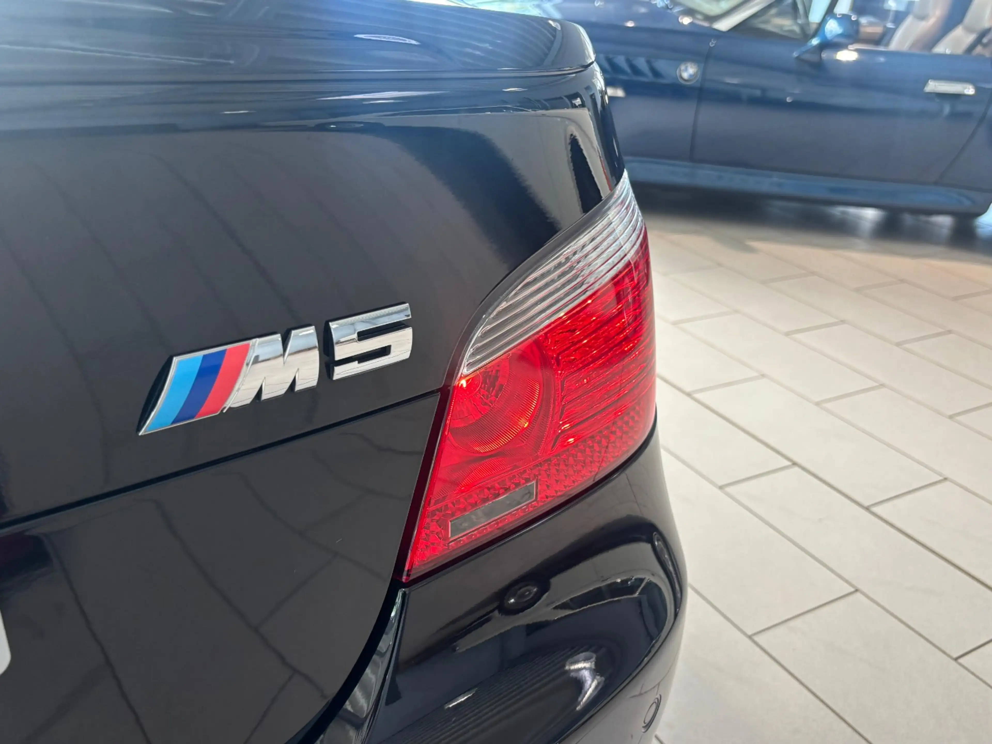 BMW M5 *PANO/HUD/KAMERA* — photo 4