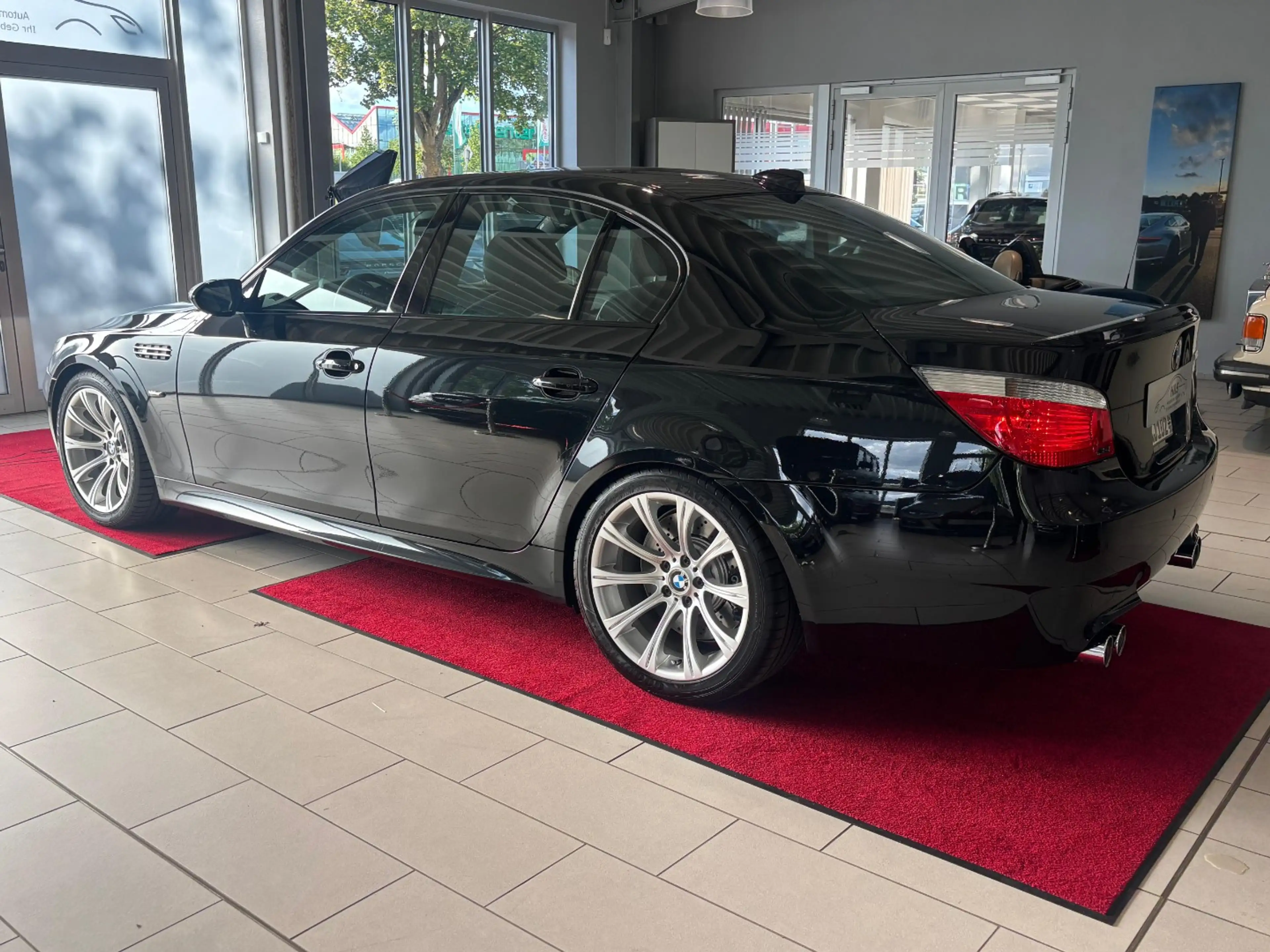 BMW M5 *PANO/HUD/KAMERA* — photo 2