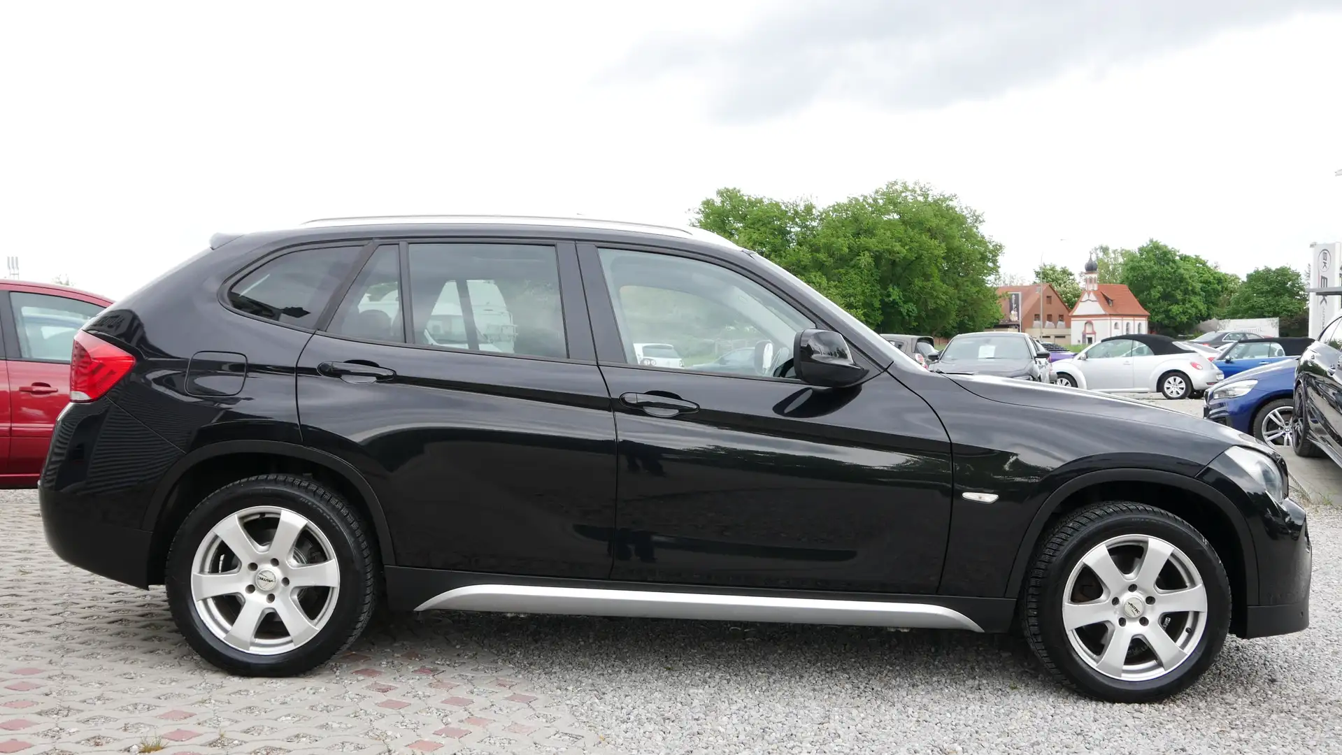 BMW X1 18 d xDrive Automatik Pano Sitzheizung PCD IsoFix Noir - 2