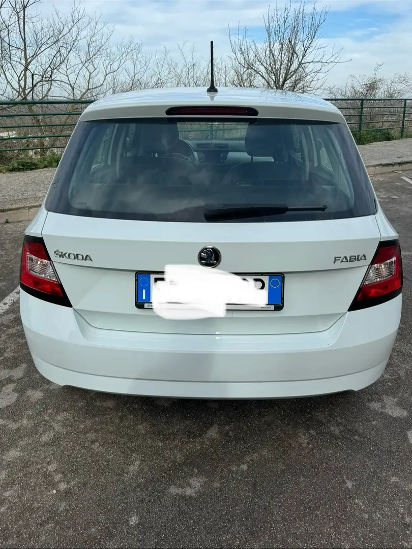 Skoda Fabia 1.4 tdi Ambition dsg 90cv Bílá - 2