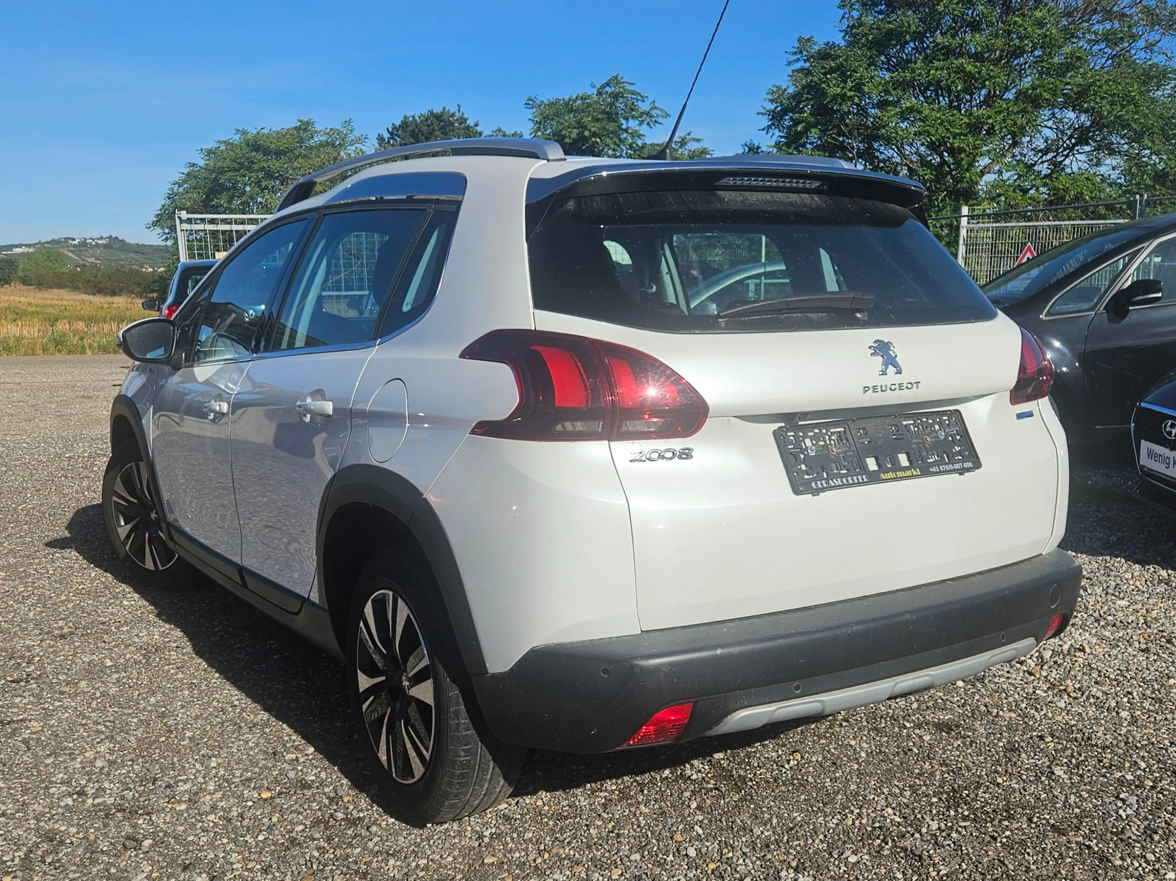 Peugeot 2008 Allure — photo 11