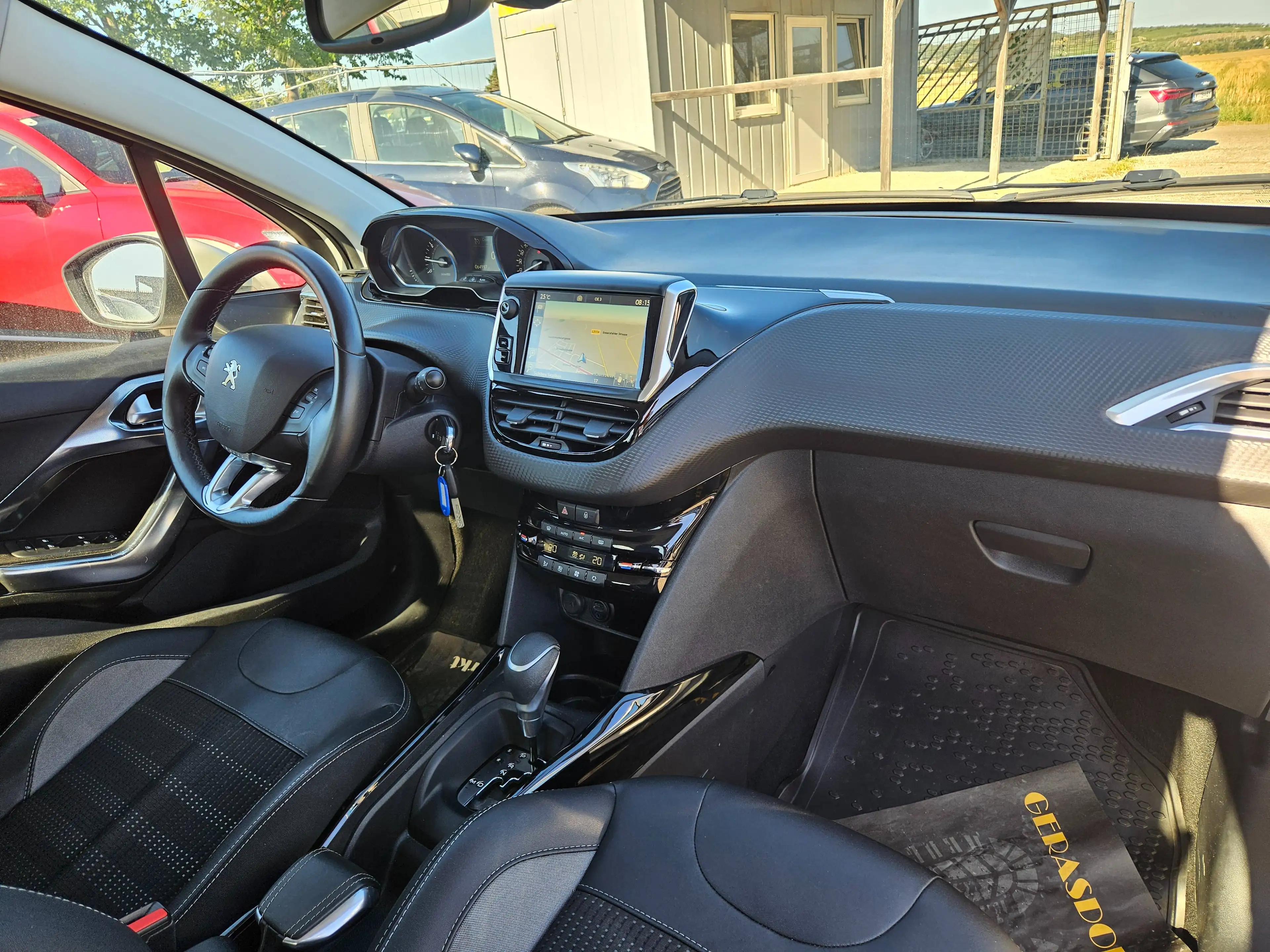 Peugeot 2008 Allure — photo 14