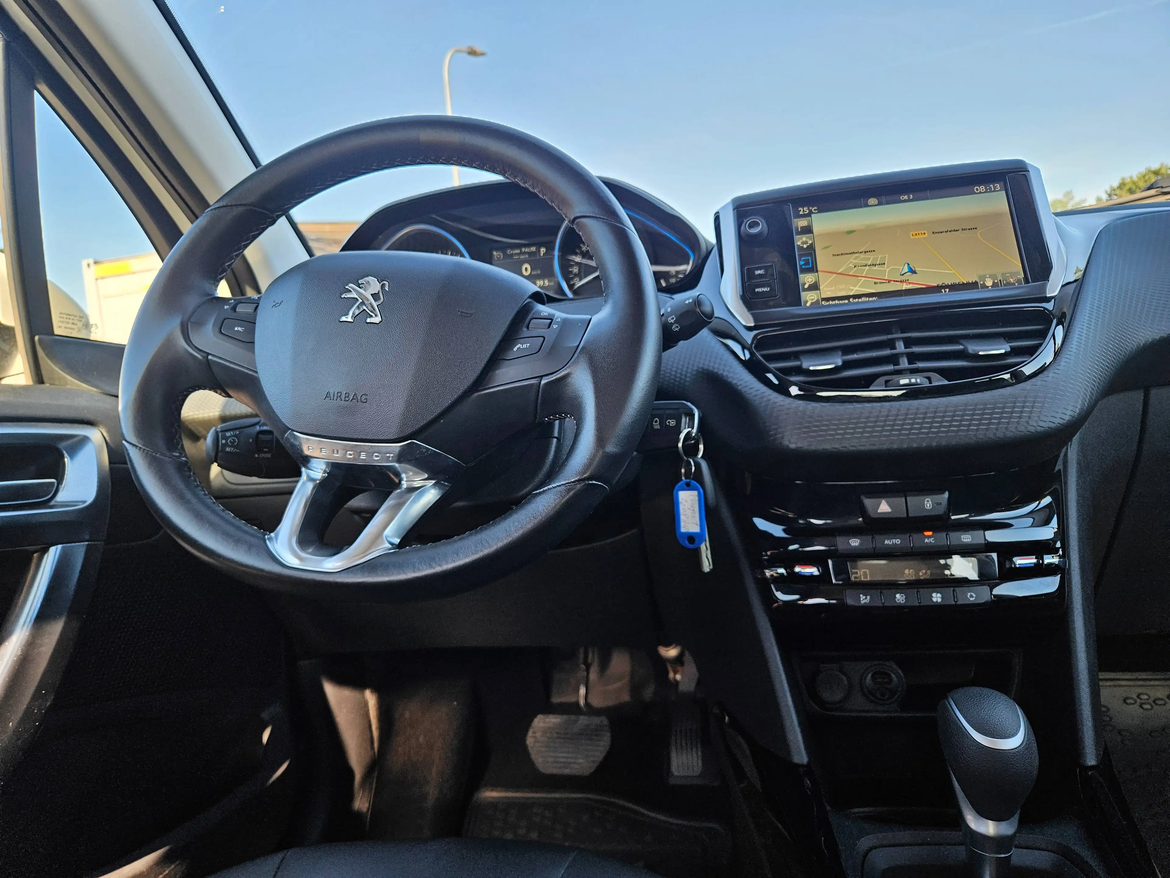 Peugeot 2008 Allure — photo 13