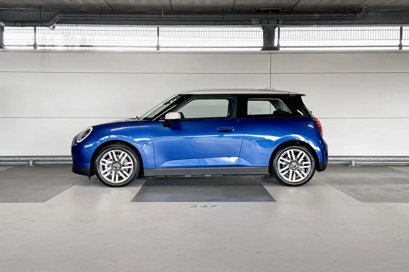 MINI Cooper E 3-deurs Electric Cooper Classic | Pakket S Blauw - 2
