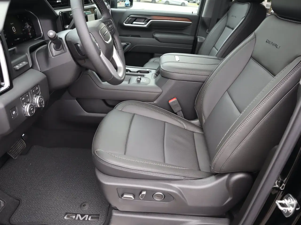 GMC Sierra 3500HD photo GMC Sierra 3500HD