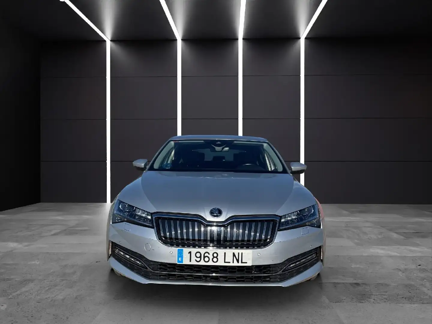 Skoda Superb 1.4 TSI P-HEV Style DSG Plateado - 2