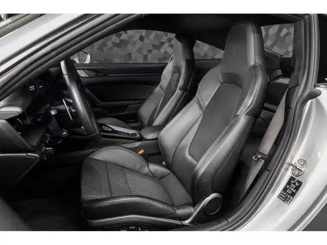 Porsche 911 view 9