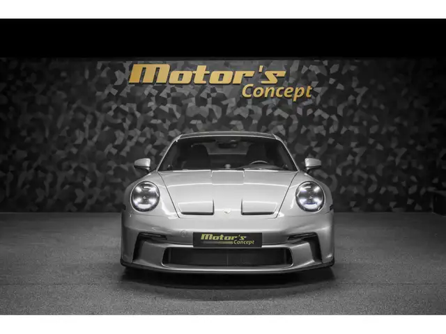 Porsche 911 view 4