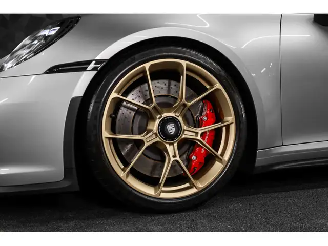 Porsche 911 view 10