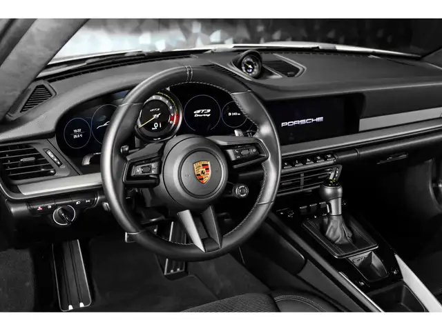 Porsche 911 view 8