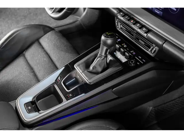 Porsche 911 view 11