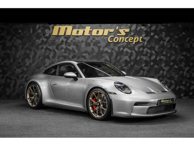 Porsche 911 view 6
