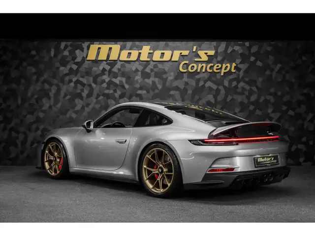 Porsche 911 view 7