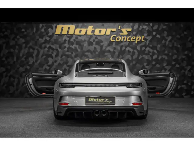 Porsche 911 view 5