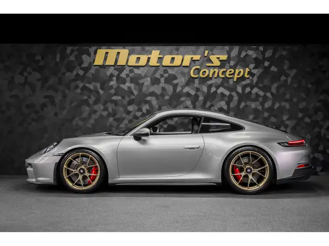 Porsche 911 view 2